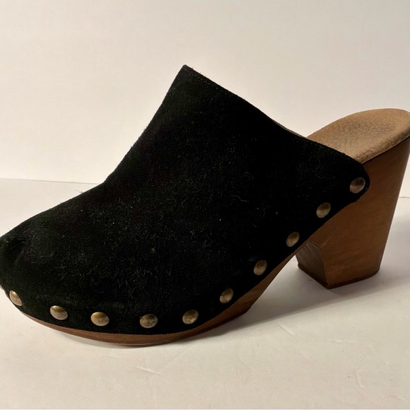 Free People Shoes - FREE PEOPLE..clogs